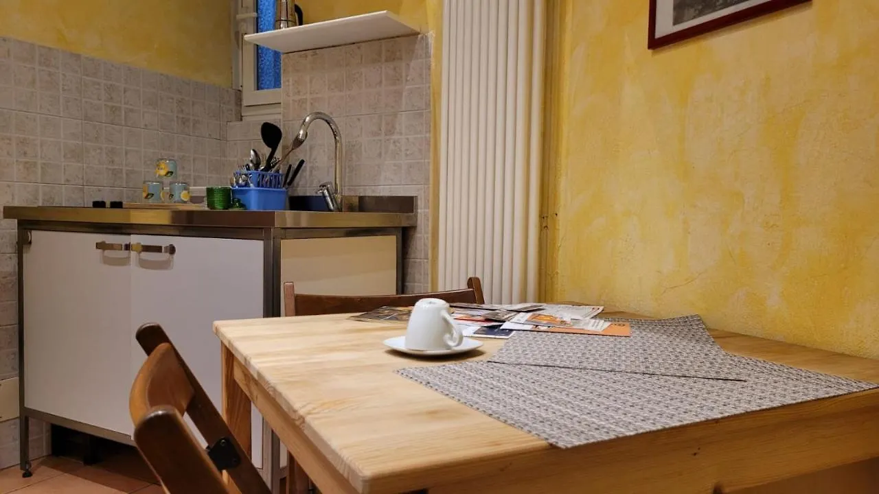 Porta Romana Small Studio Apartment Milan